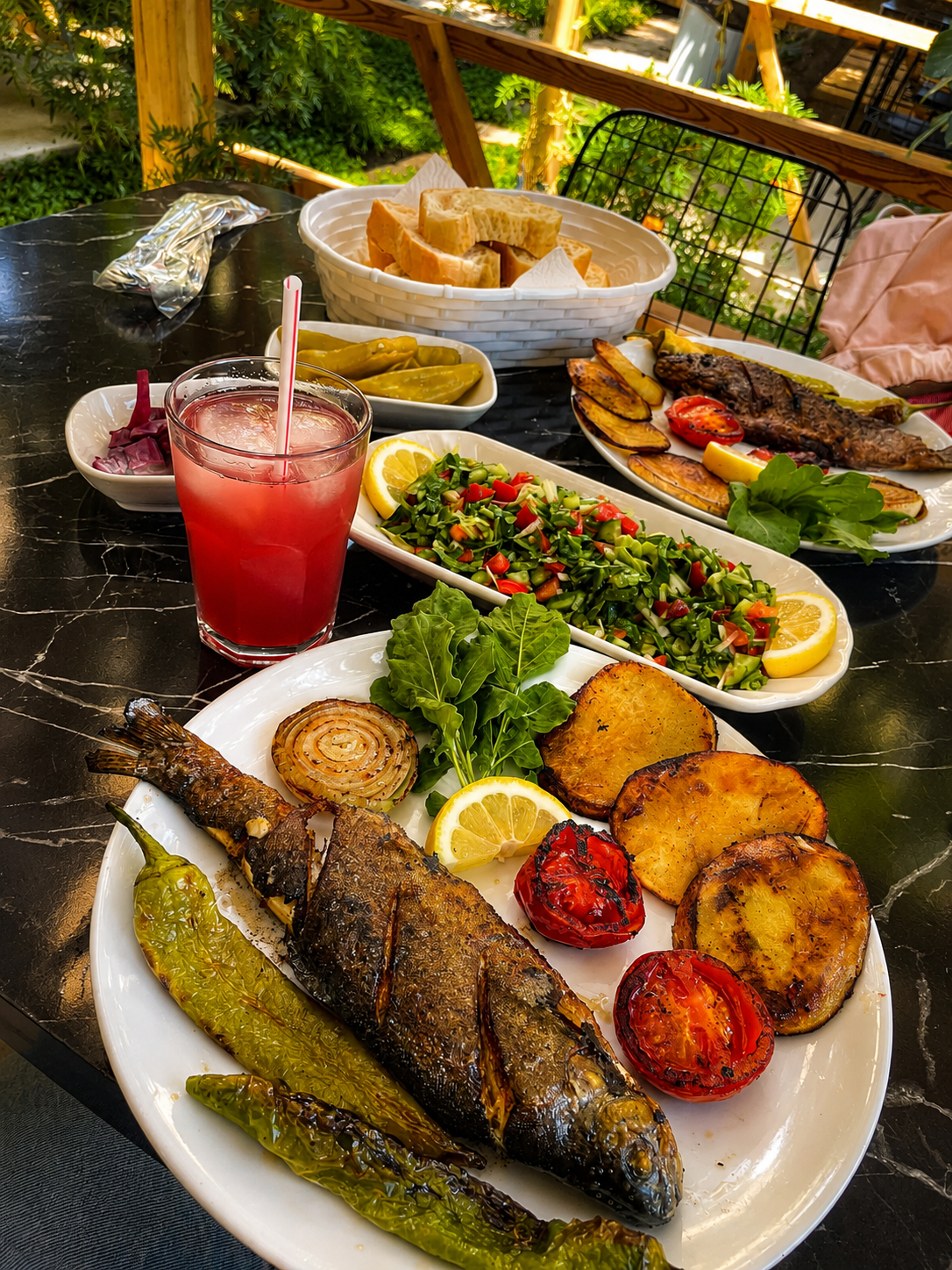 Balık ve meze tabağı